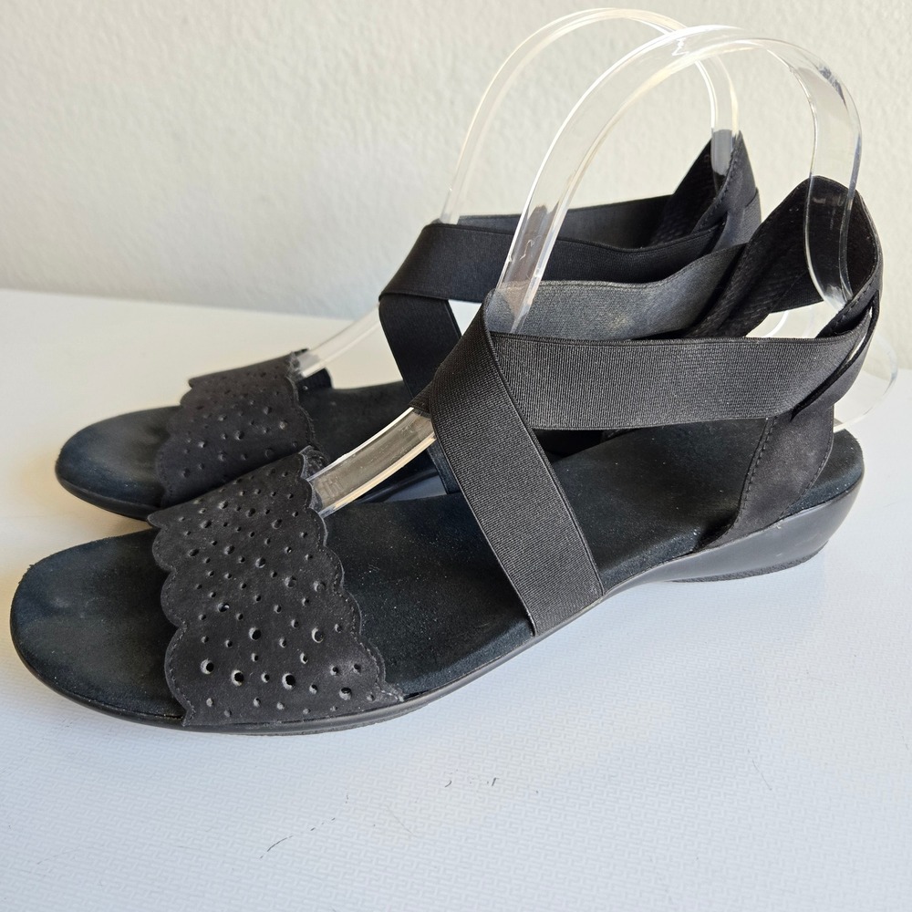 Munro American Womens Black Scalloped Laser Cut Elastic Strappy Wedge Sandals 9